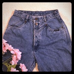 ✨High waisted dark blue jeans from Rocky Mountain✨